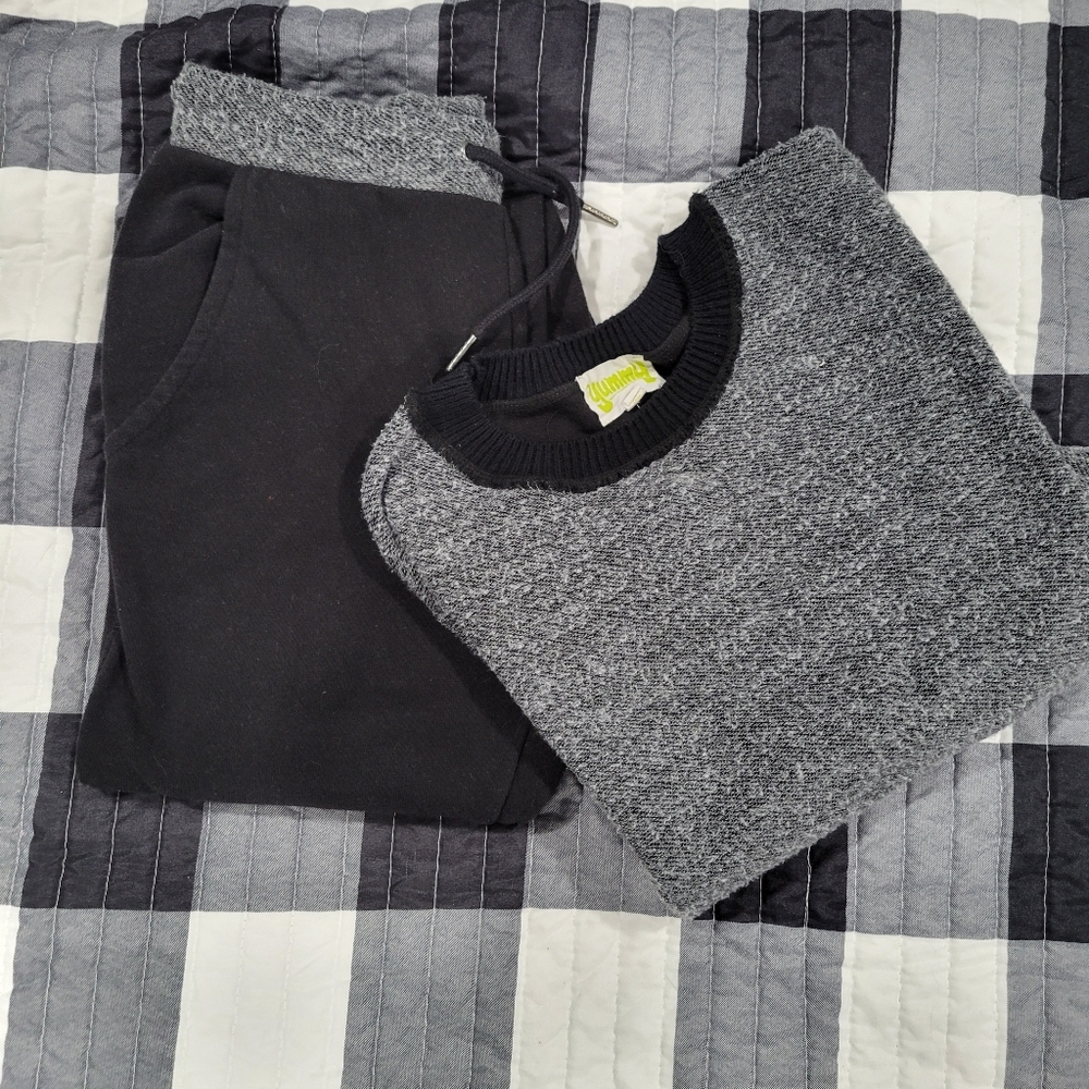 Women's yummy (brand) Size Small Set. Black and gray.